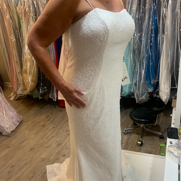 Ava Presley White Beaded Gown with small train - Picture 4 of 4